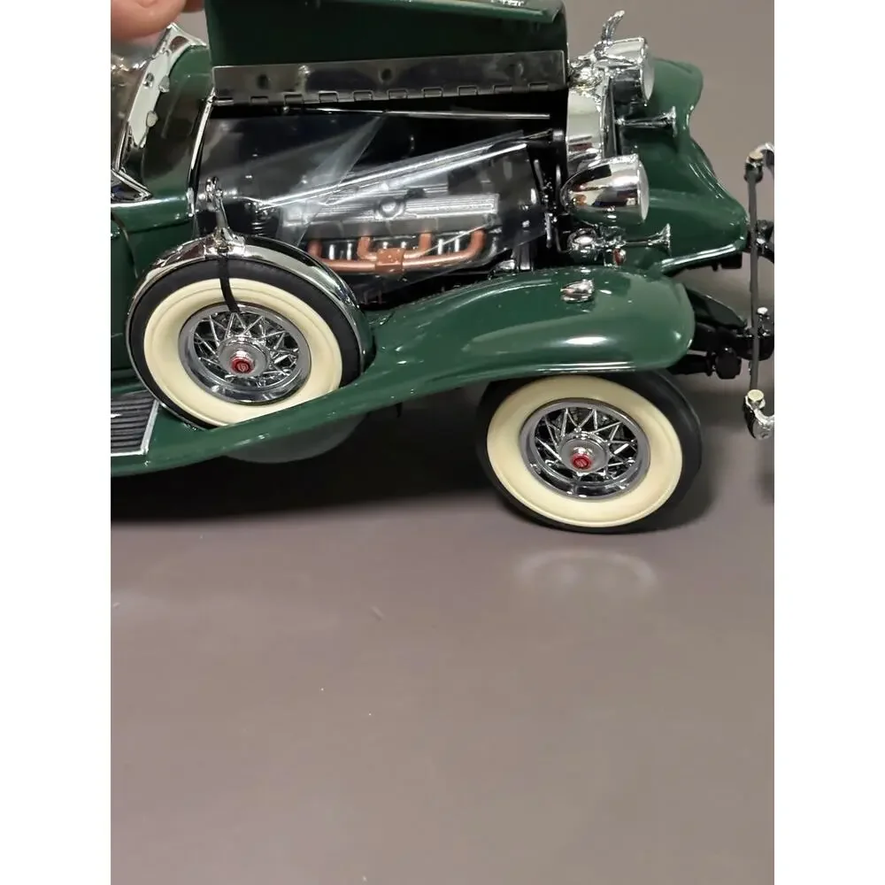 Danbury Mint 1:24 Cadillac V-16 Sport Phaeton 1932 Diecast Green Beige